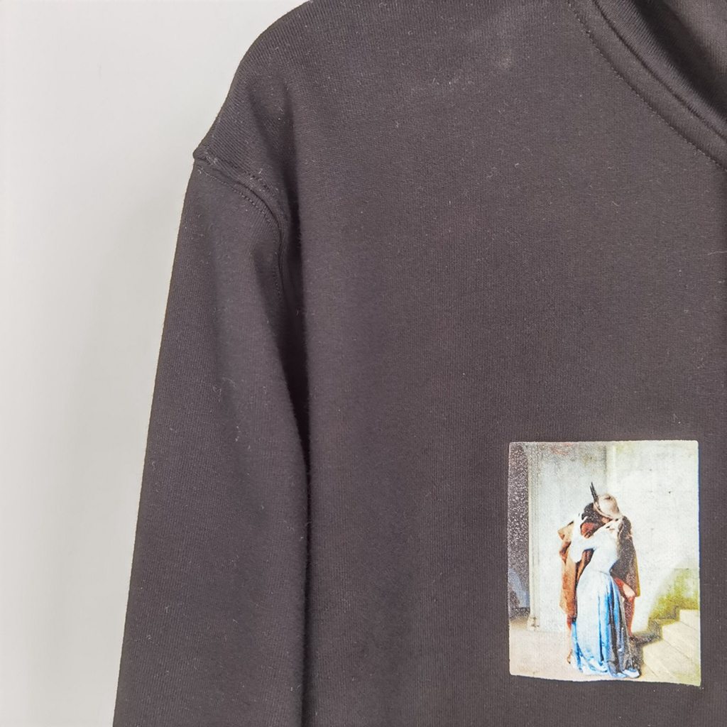 OFF WHITE